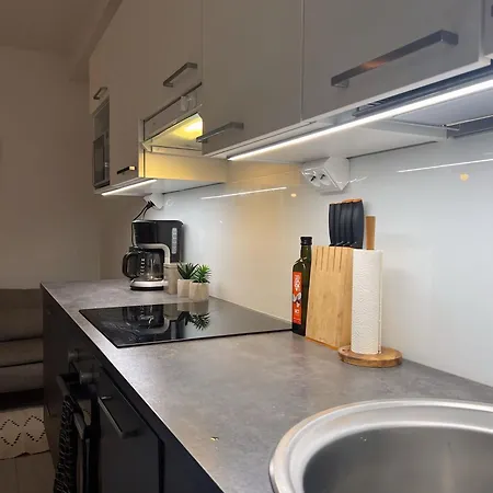 Modern With Private Yard & Terrace *