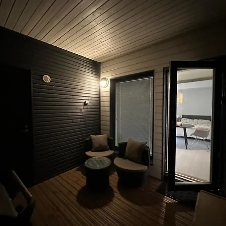 Lägenhet Modern With Private Yard & Terrace Vanda